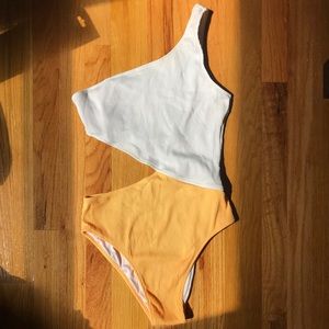 Ribbed one shoulder swimsuit